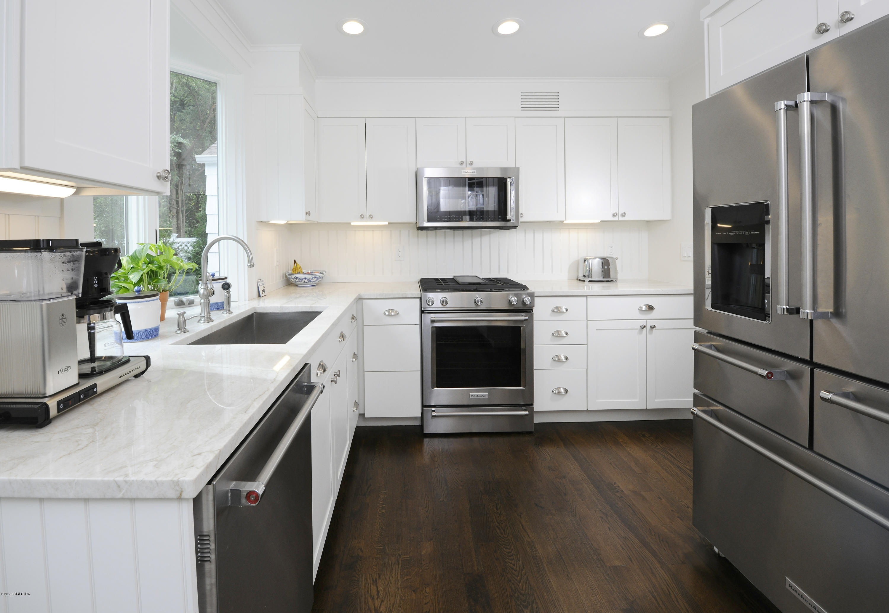 6 Glen Road Greenwich, CT 06830 - Photo 9 of 25 11 Kitch2