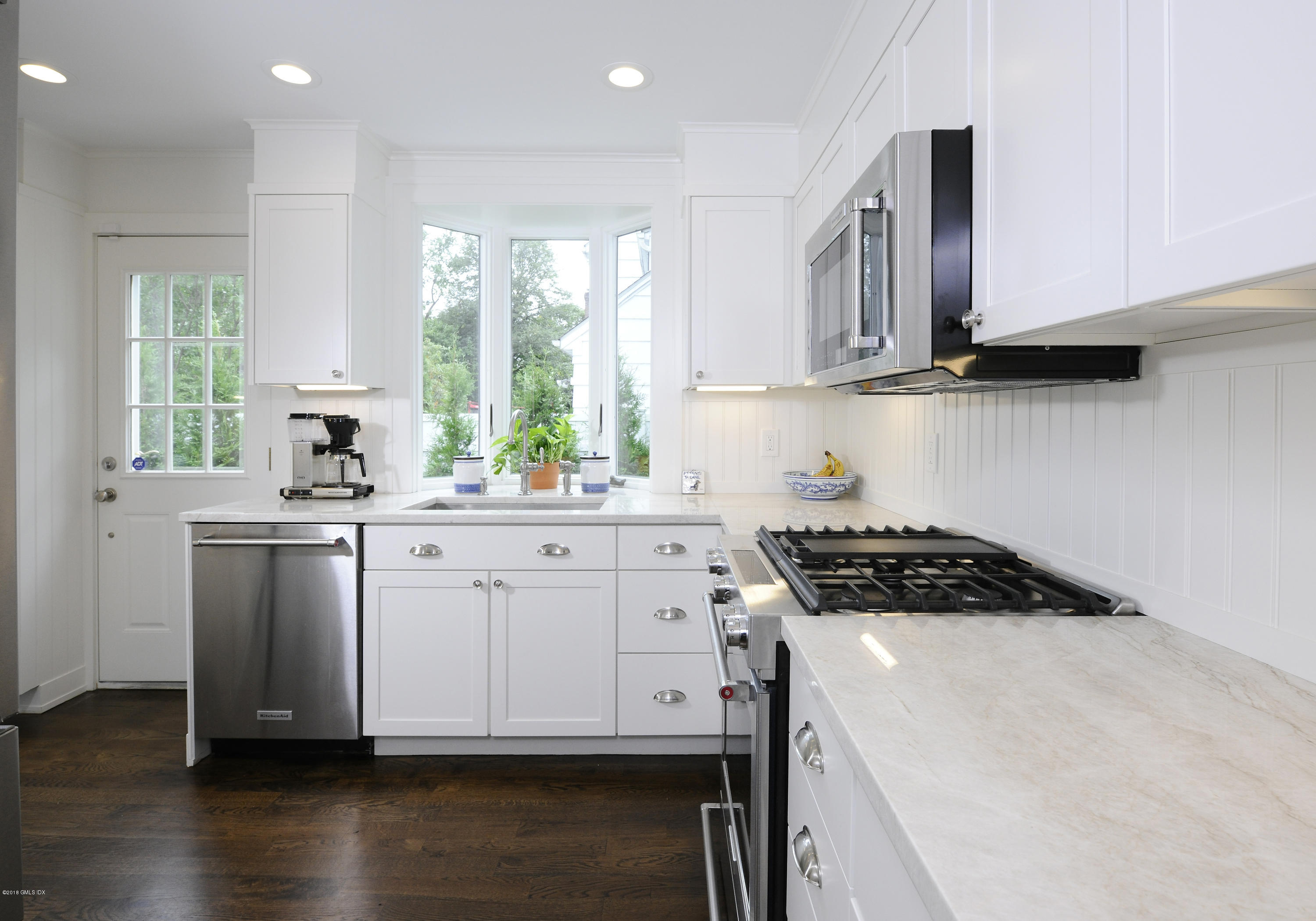 6 Glen Road Greenwich, CT 06830 - Photo 10 of 25 12 Kitch1