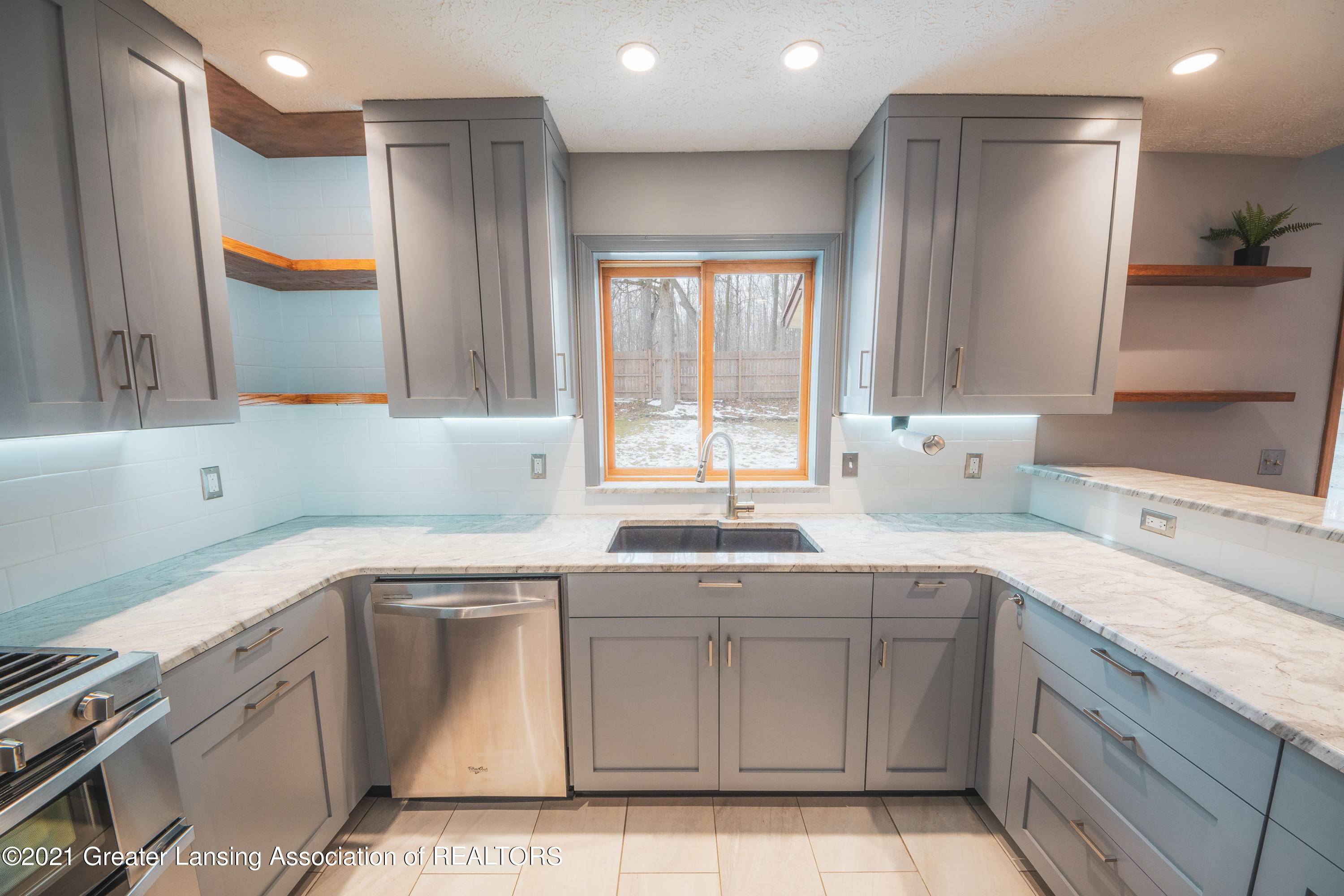 238 Williamsburg Road Lansing, MI 48917 - Photo 10 of 49 Williamsburg-10