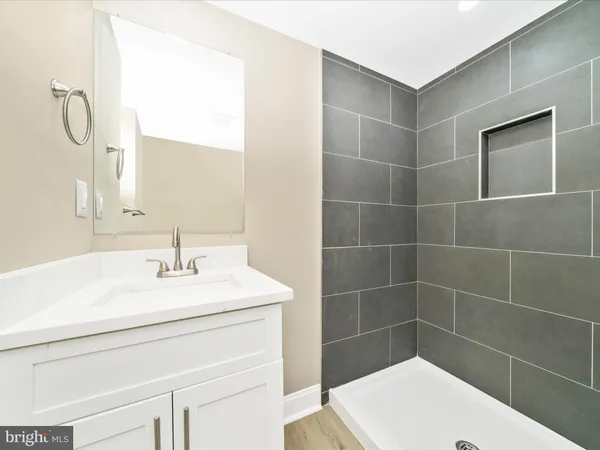 a view of a yard with street