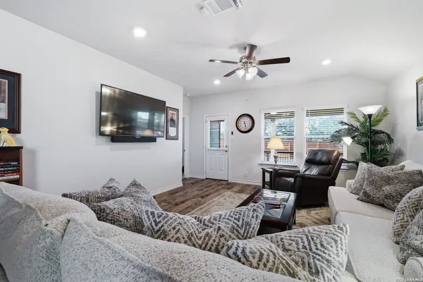 $385,000 | 5103 Gully Way, San Antonio, TX 78266