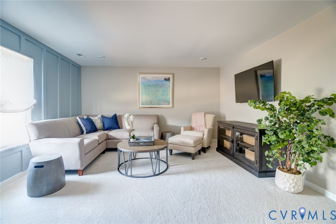 0 Canoe Pointe Loop, Unit 995 Henrico, VA 23238 - Photo 27 of 31 a living room with furniture and a potted plant