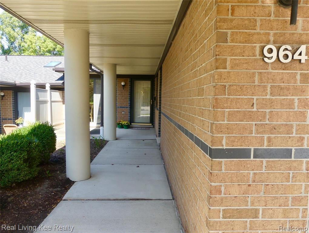 964 Wexford Way Rochester Hills, MI 48307 - Photo 2 of 25