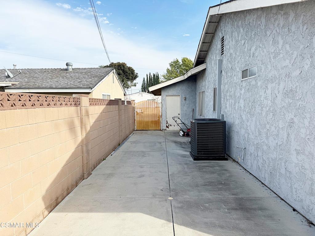 977 Gibson Avenue Simi Valley, CA 93065 - Photo 6 of 7