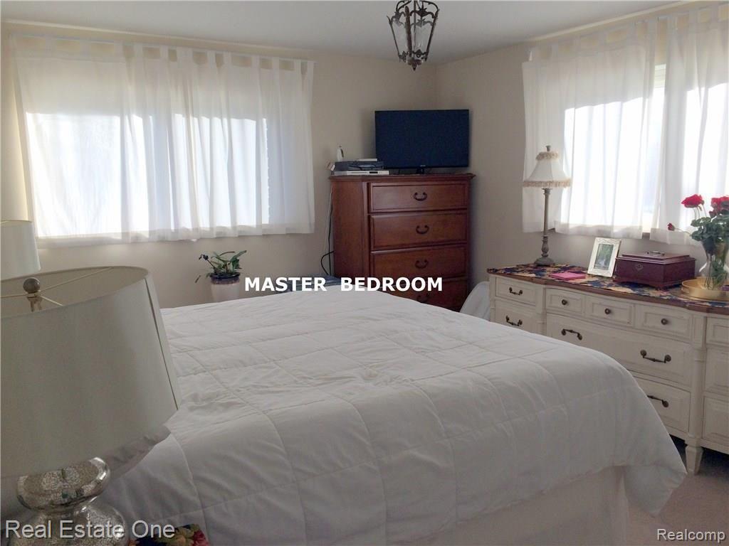 1100 North Livernois Road Rochester, MI 48306 - Photo 12 of 23 IMG_1245.JPG--gUEST BEDROOM 3