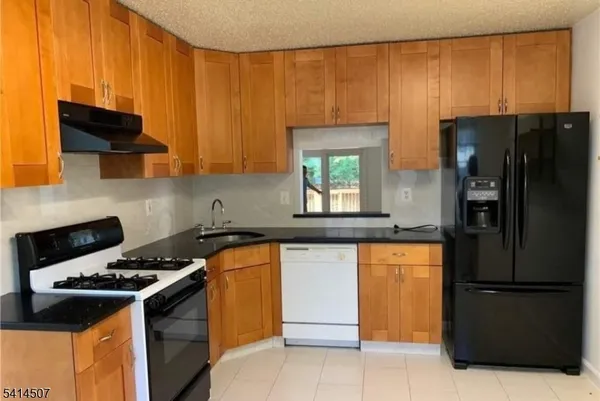 $2,995 | 24 Albury Way, North Brunswick, NJ 08902