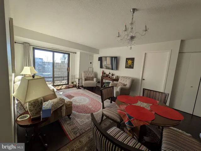 a view of a livingroom with furniture