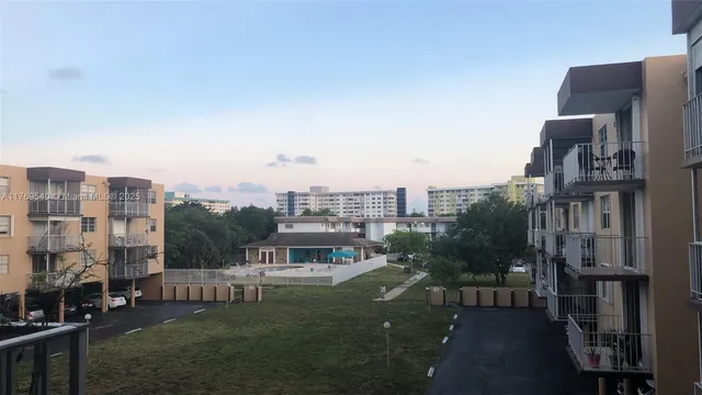 $127,000 | 1600 Tallwood Avenue, Unit 308, Hollywood, FL 33021