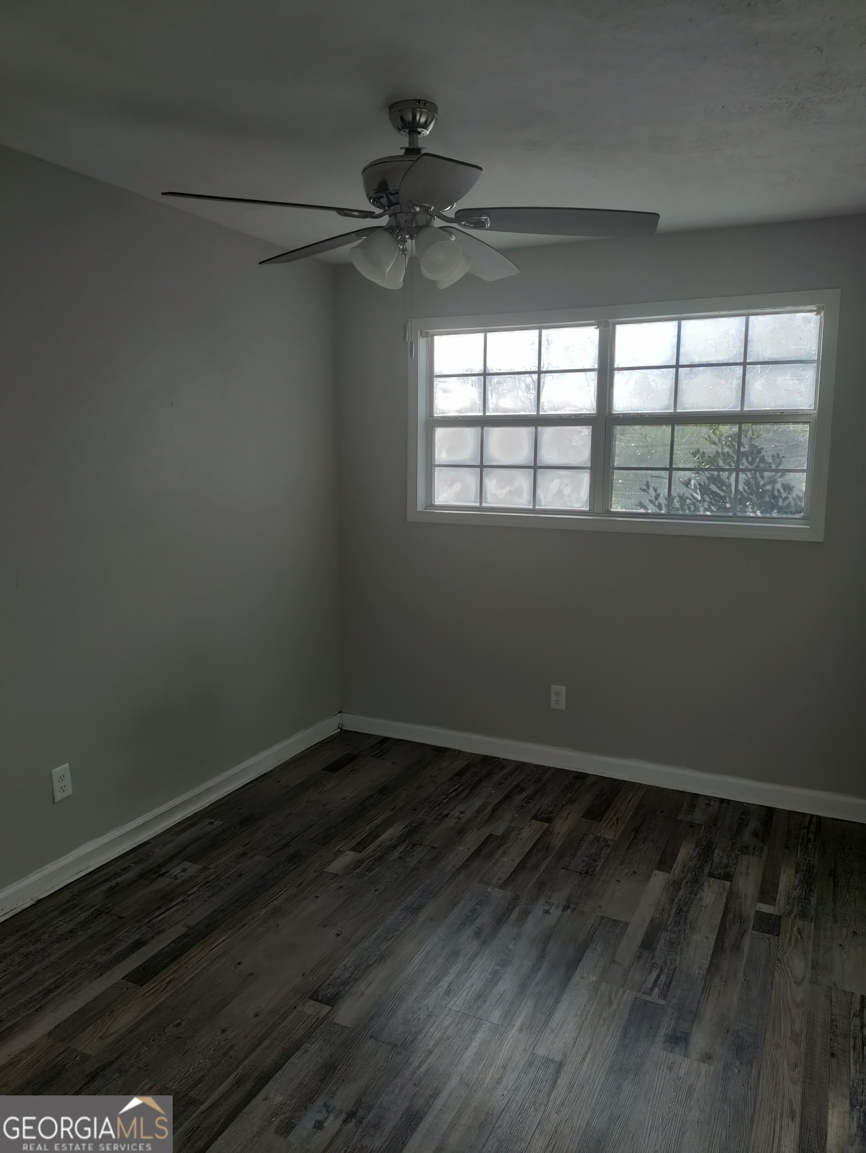 164 Davis Street Southeast Camilla, GA 31730 - Photo 9 of 10 an empty room with a window