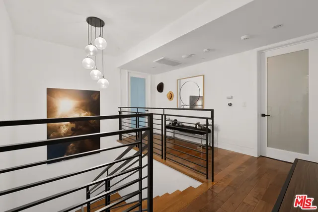 a view of a livingroom with furniture