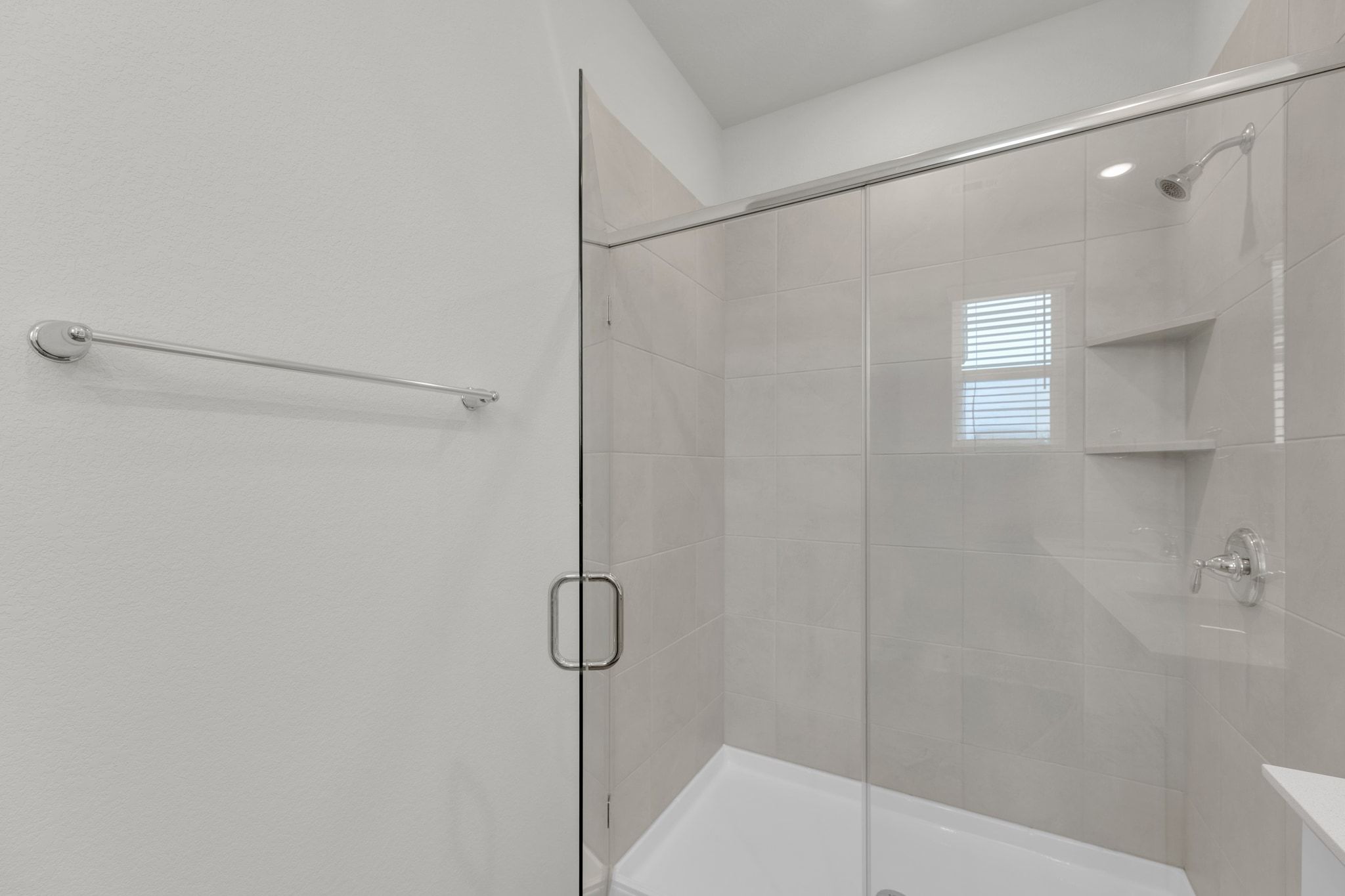 1015 Vista View Drive, Unit 101 Georgetown, TX 78626 - Photo 20 of 40 Bathroom featuring a shower stall