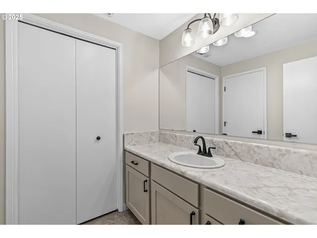 $454,900 | 1974 Hamilton Lane, Grants Pass, OR 97527