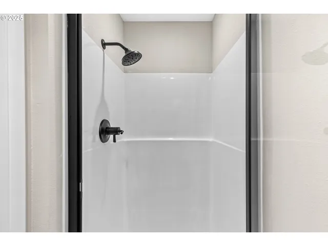 $454,900 | 1974 Hamilton Lane, Grants Pass, OR 97527