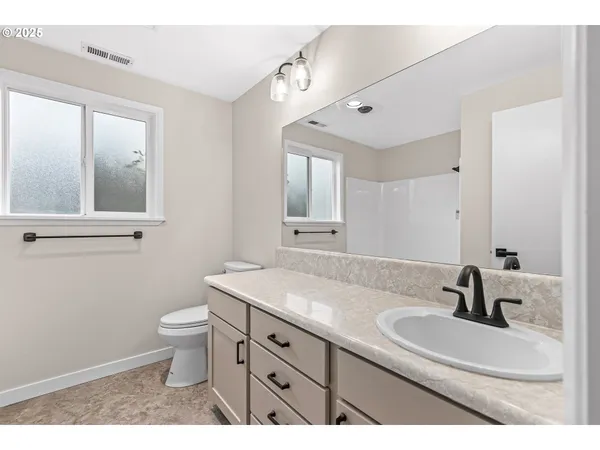 $454,900 | 1974 Hamilton Lane, Grants Pass, OR 97527