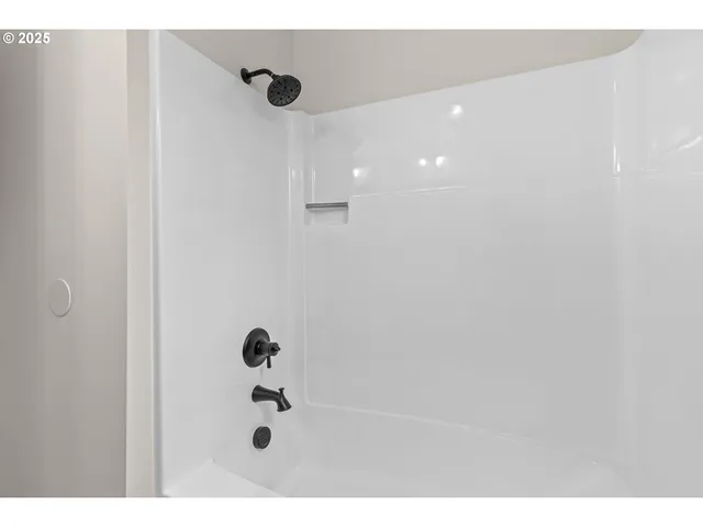 $454,900 | 1974 Hamilton Lane, Grants Pass, OR 97527