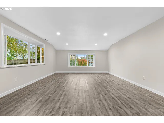 $454,900 | 1974 Hamilton Lane, Grants Pass, OR 97527