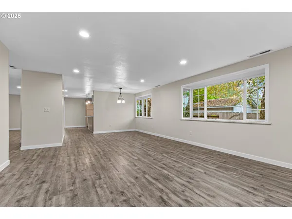 $454,900 | 1974 Hamilton Lane, Grants Pass, OR 97527