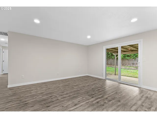 $454,900 | 1974 Hamilton Lane, Grants Pass, OR 97527