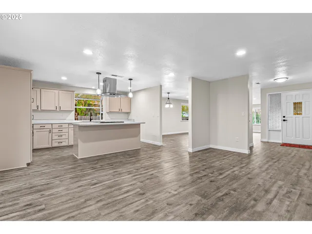 $454,900 | 1974 Hamilton Lane, Grants Pass, OR 97527