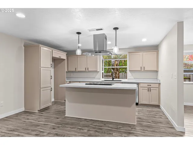 $454,900 | 1974 Hamilton Lane, Grants Pass, OR 97527