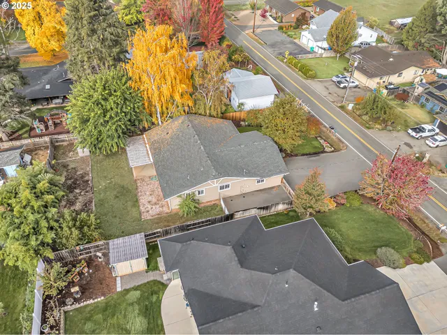 $454,900 | 1974 Hamilton Lane, Grants Pass, OR 97527