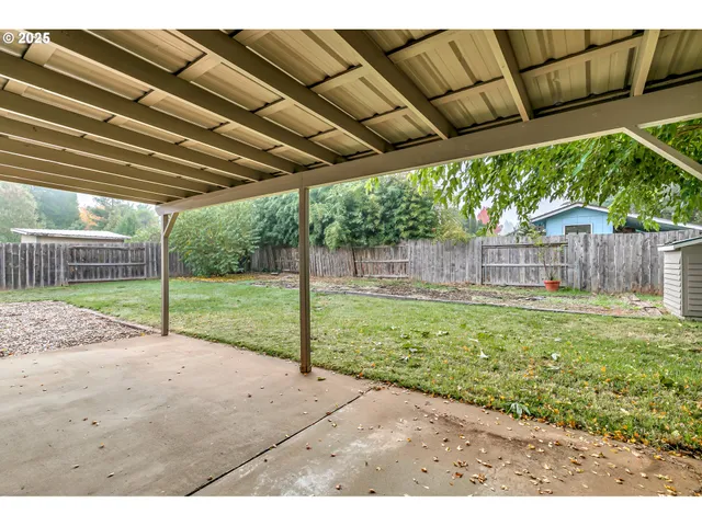 $454,900 | 1974 Hamilton Lane, Grants Pass, OR 97527