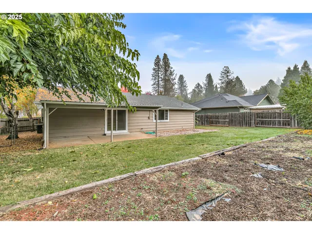 $454,900 | 1974 Hamilton Lane, Grants Pass, OR 97527