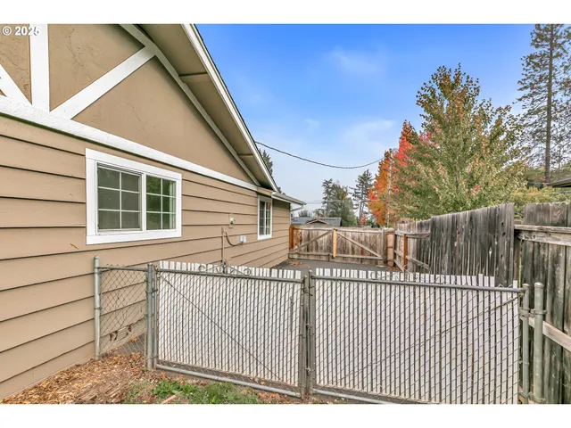 $454,900 | 1974 Hamilton Lane, Grants Pass, OR 97527