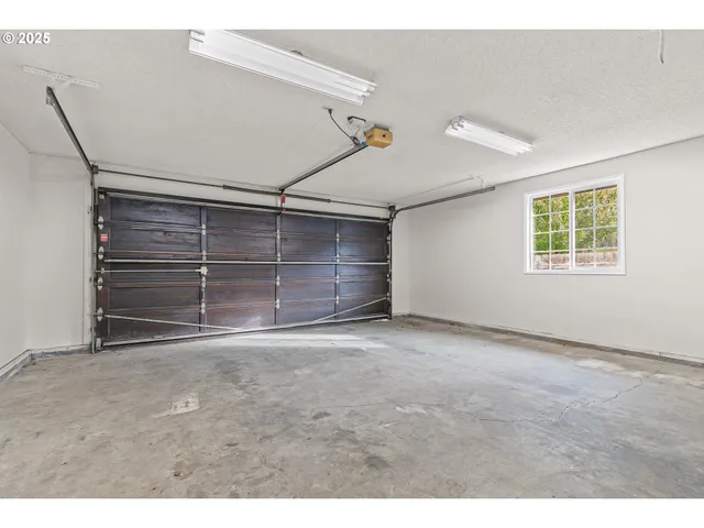 $454,900 | 1974 Hamilton Lane, Grants Pass, OR 97527