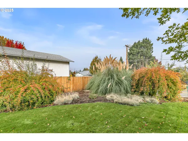 $454,900 | 1974 Hamilton Lane, Grants Pass, OR 97527