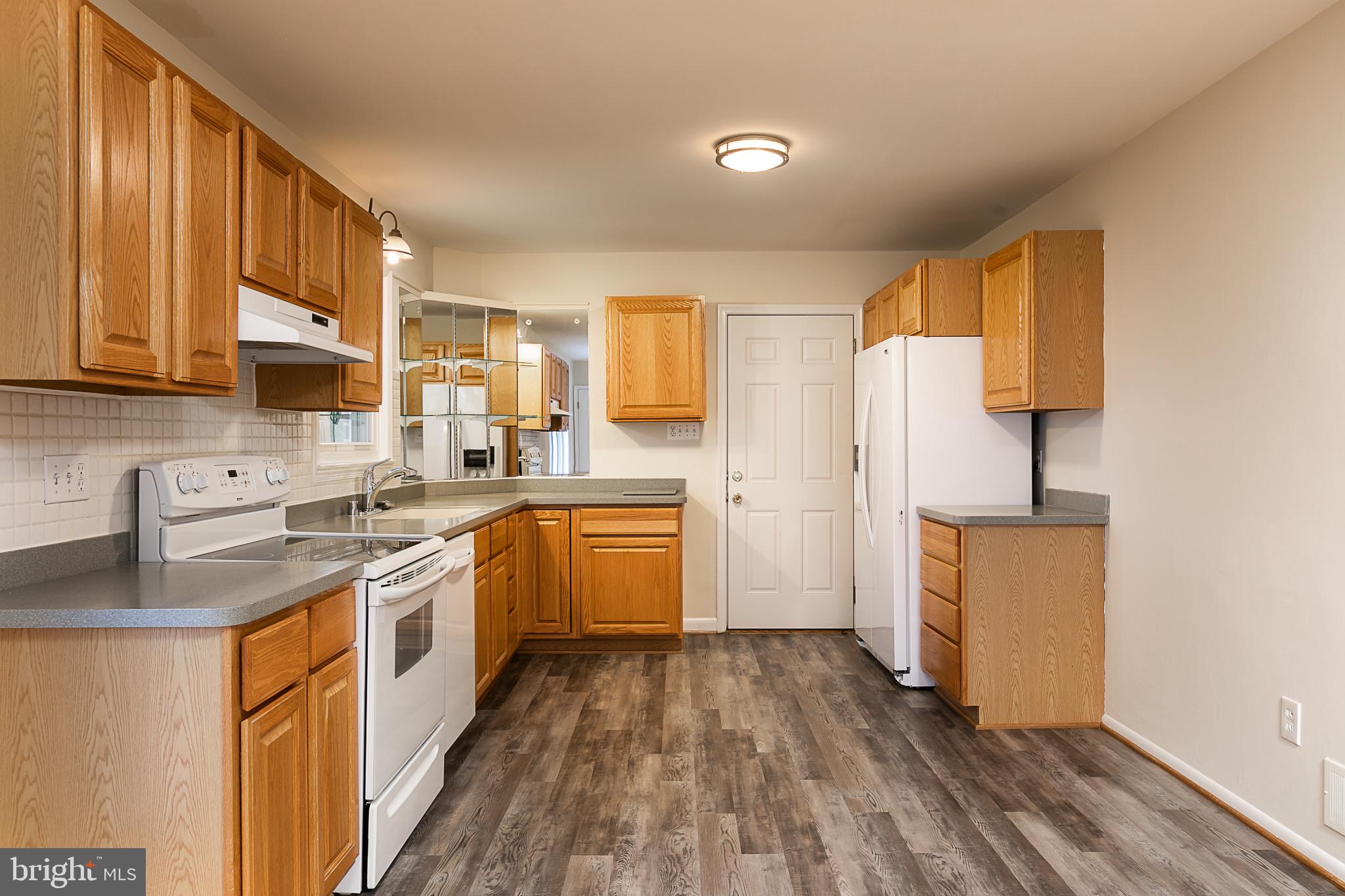 3125 Castleleigh Road Silver Spring, MD 20904 - Photo 11 of 34 Kitchen (alt view)