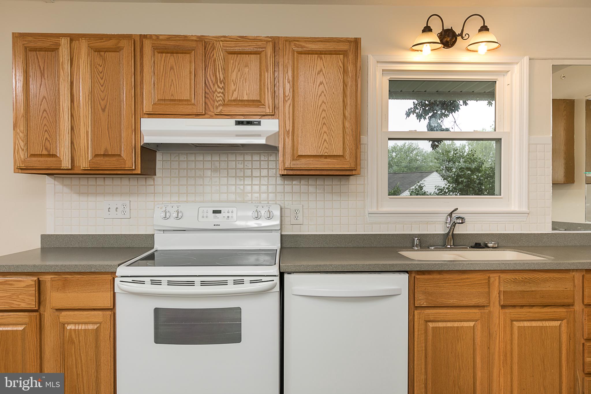 3125 Castleleigh Road Silver Spring, MD 20904 - Photo 12 of 34 Kitchen (alt view)