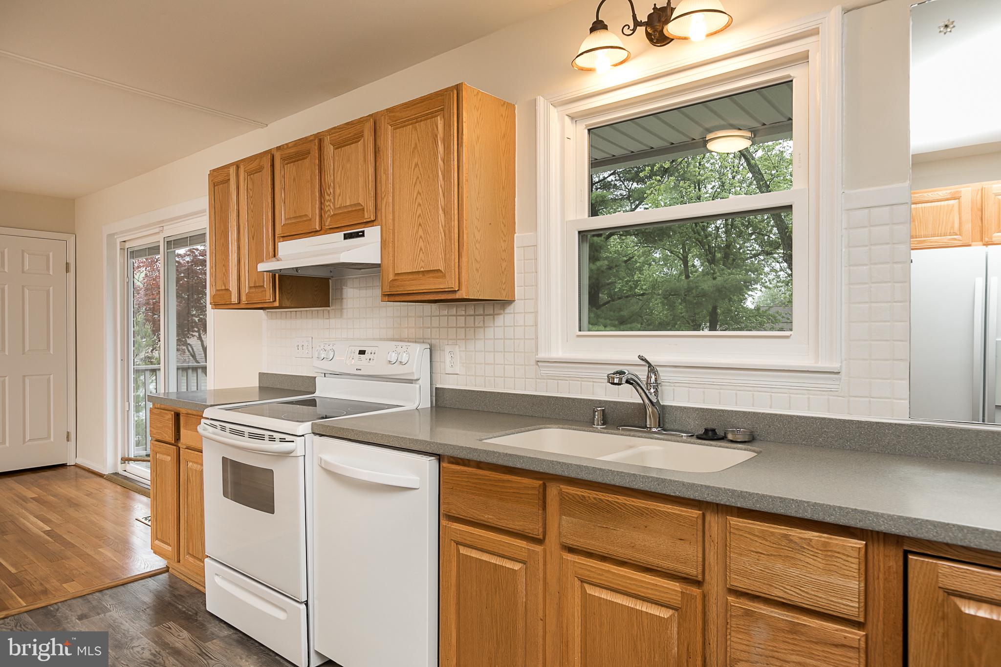 3125 Castleleigh Road Silver Spring, MD 20904 - Photo 13 of 34 Kitchen (alt view)