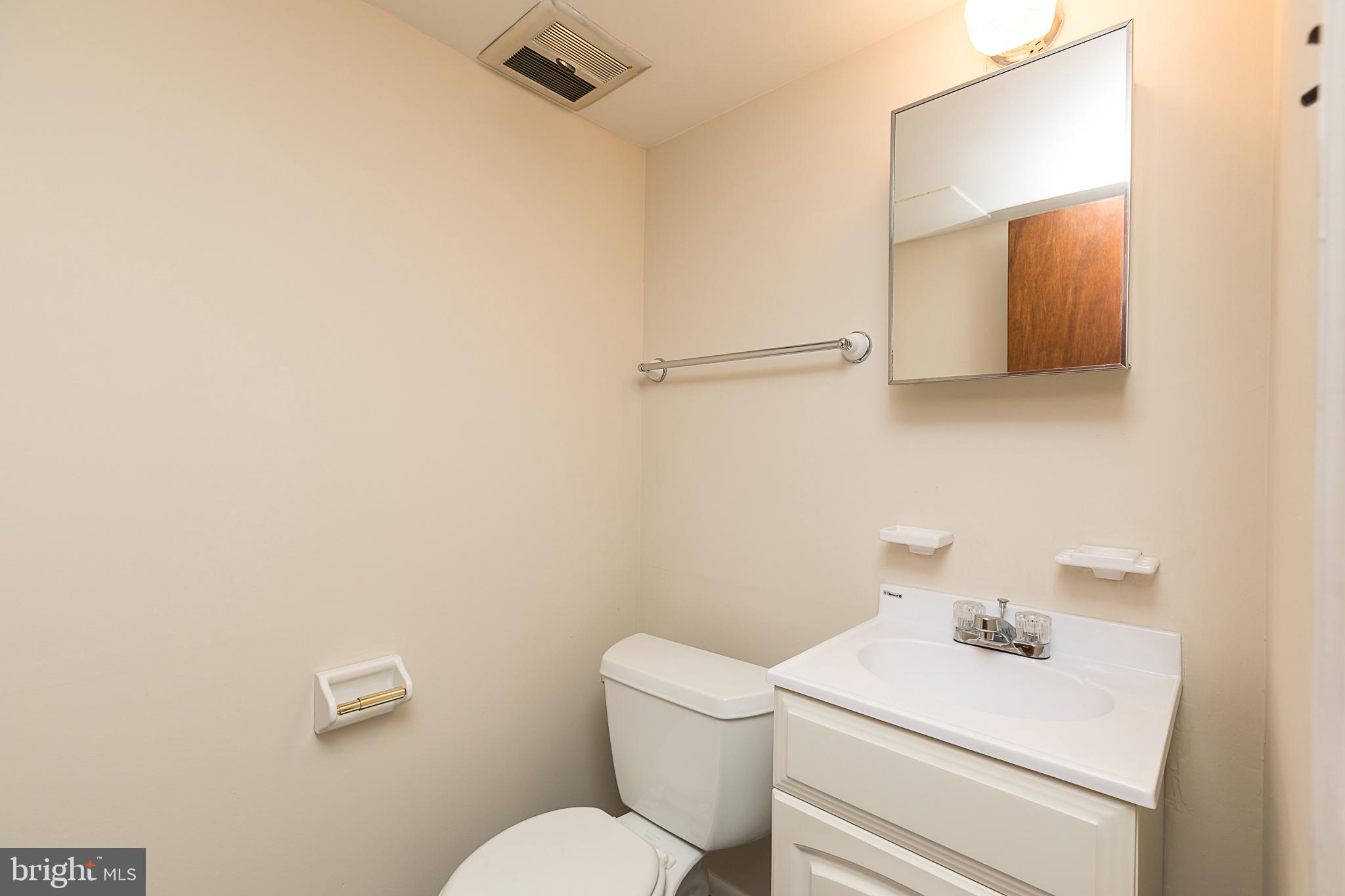 3125 Castleleigh Road Silver Spring, MD 20904 - Photo 24 of 34 Half Bathroom