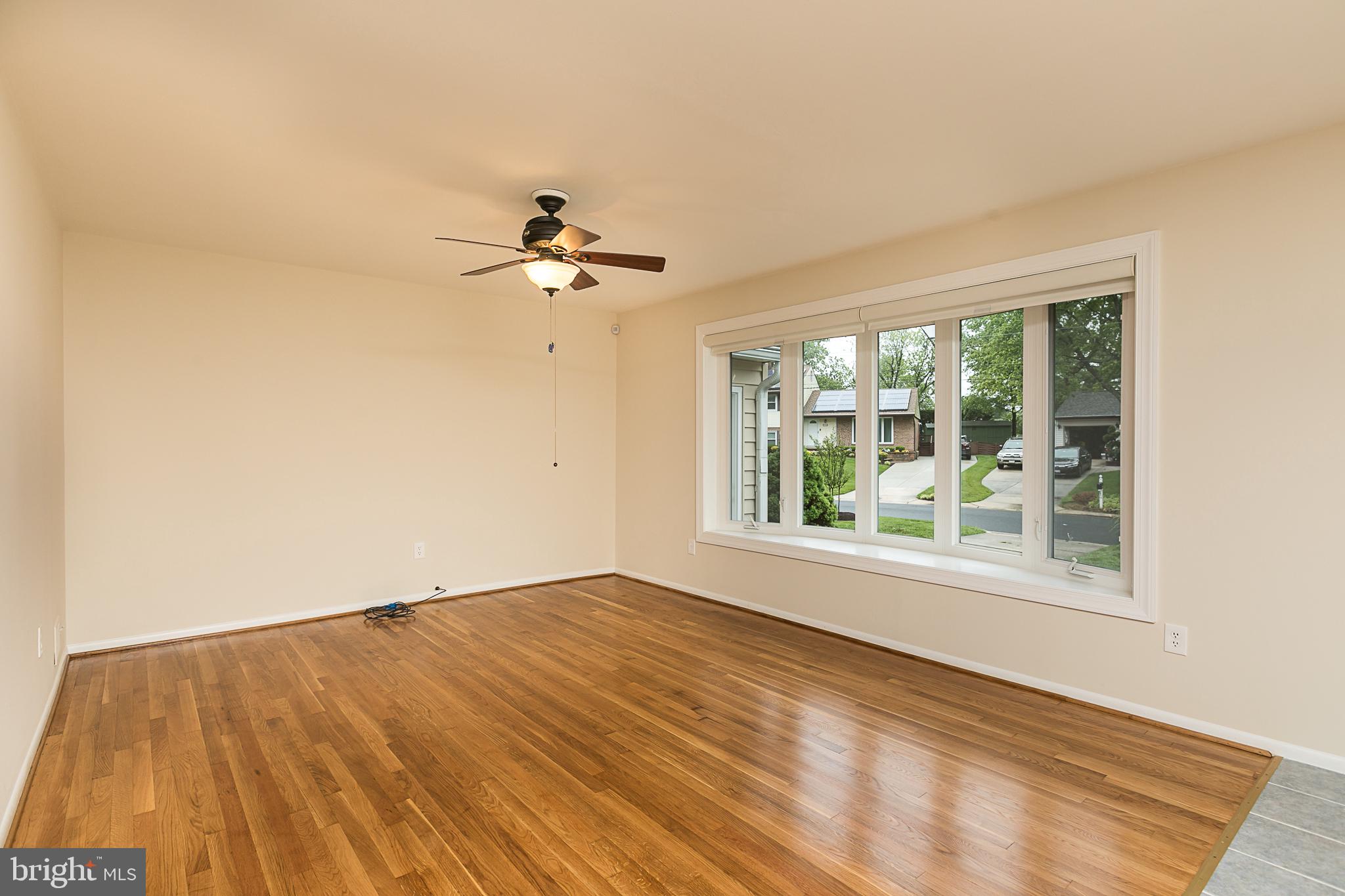 3125 Castleleigh Road Silver Spring, MD 20904 - Photo 6 of 34 Living Room