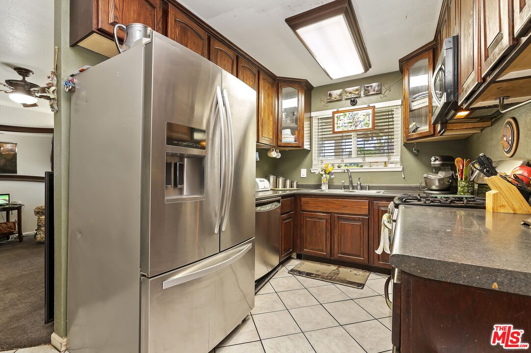 677 Flynn Street Riverside, CA 92507 - Photo 11 of 28
