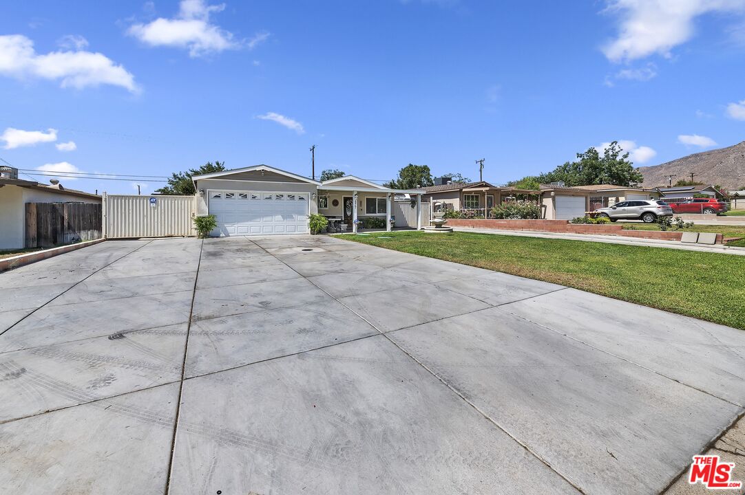677 Flynn Street Riverside, CA 92507 - Photo 3 of 28