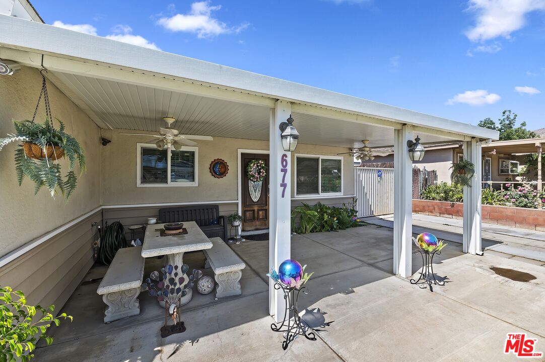 677 Flynn Street Riverside, CA 92507 - Photo 4 of 28