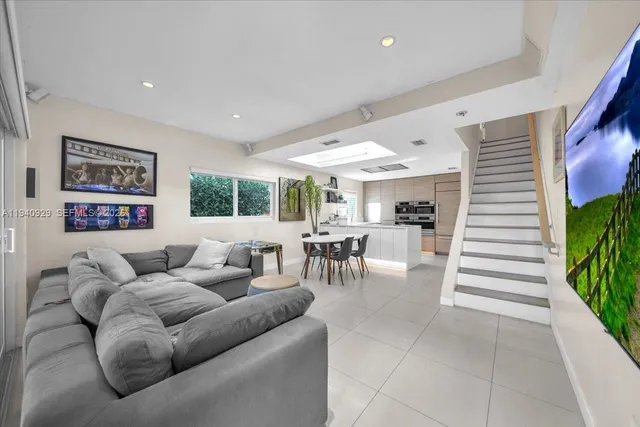 $2,099,000 | 208 Jefferson Avenue, Unit 113, Miami Beach, FL 33139