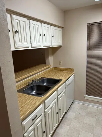 $1,100 | 3500 Tangle Brush Drive, Unit 78, The Woodlands, TX 77381