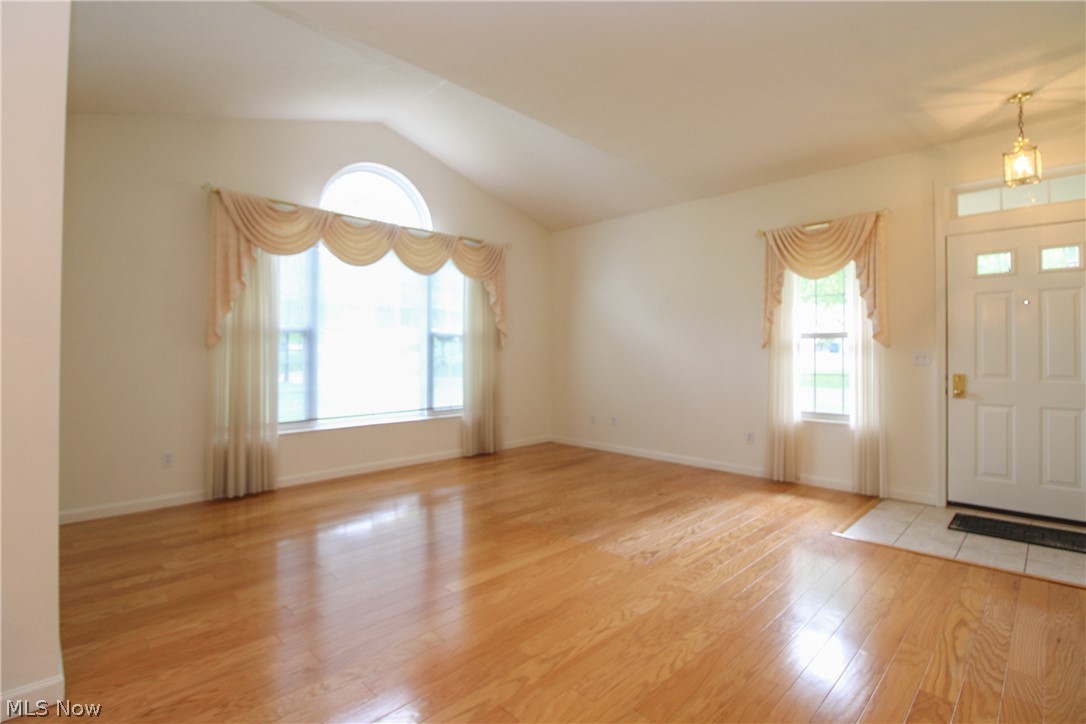 5645 Clingan Road, Unit 7B Struthers, OH 44471 - Photo 5 of 37