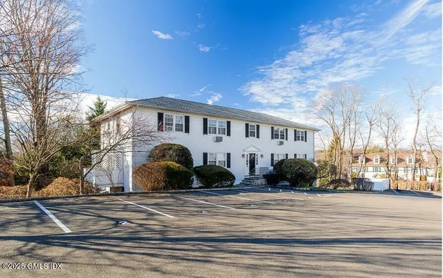 $3,150 | 47 Valley Road, Unit B3, Cos Cob, CT 06807
