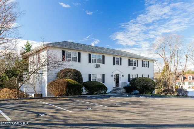 $3,150 | 47 Valley Road, Unit B3, Cos Cob, CT 06807