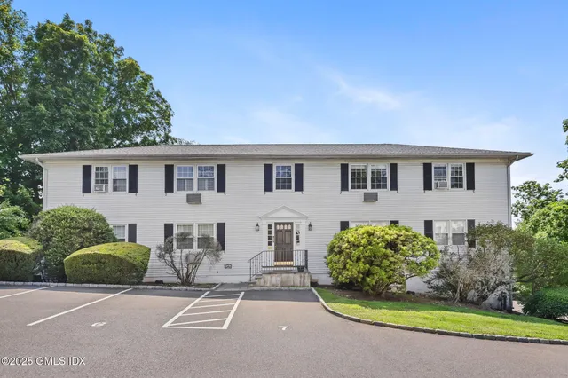$3,150 | 47 Valley Road, Unit 3B, Cos Cob, CT 06807