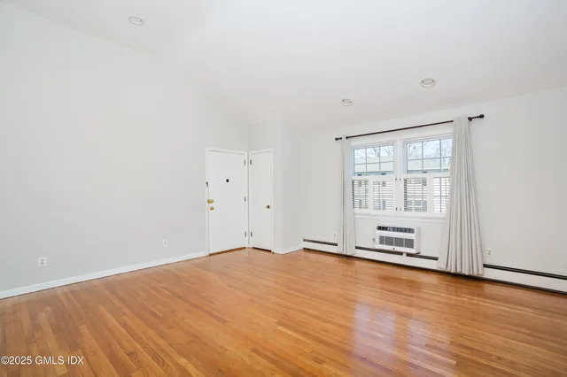 $3,150 | 47 Valley Road, Unit B3, Cos Cob, CT 06807