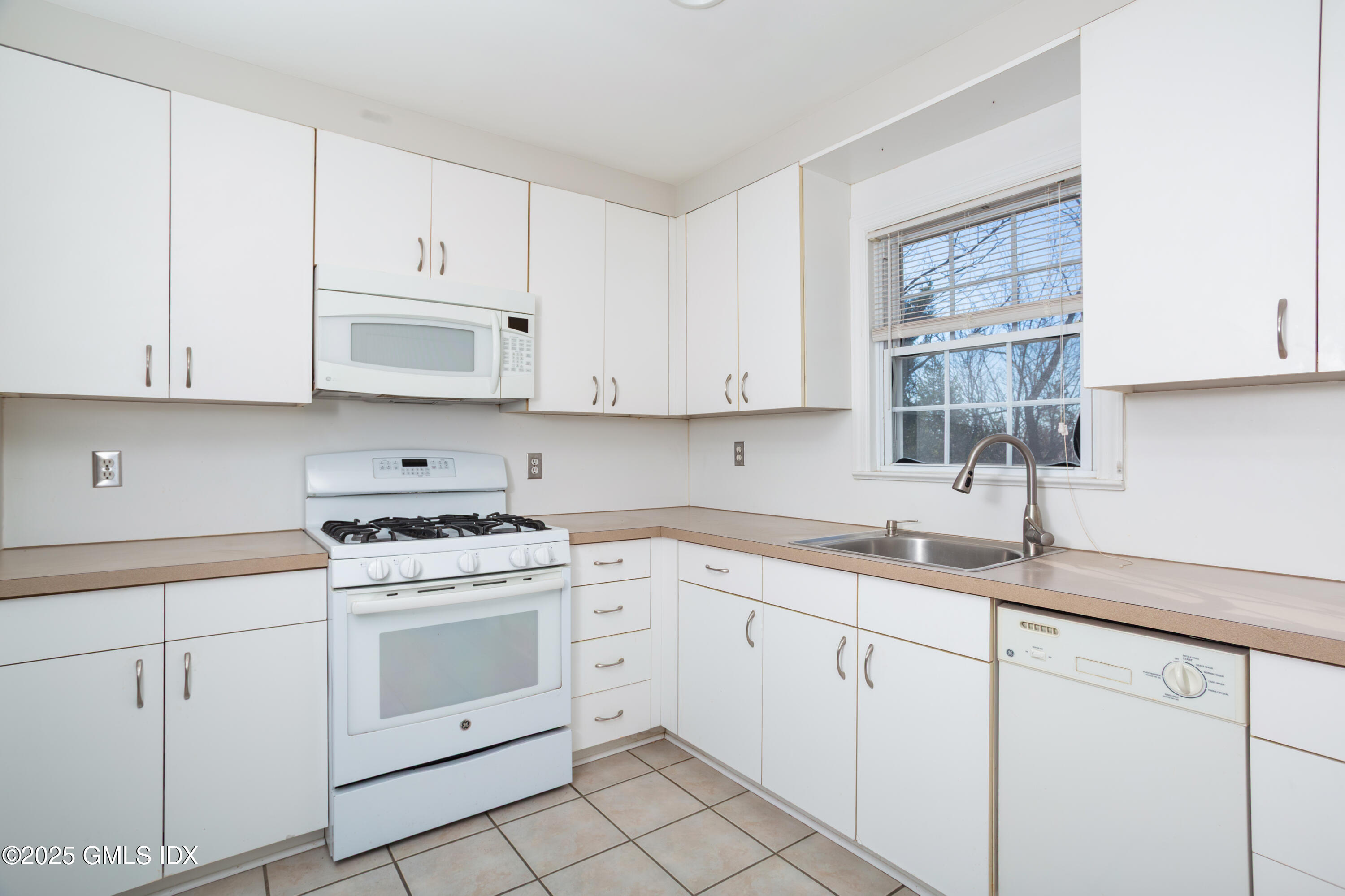 47 Valley Road, Unit B3 Cos Cob, CT 06807 - Photo 5 of 14 Valley_012