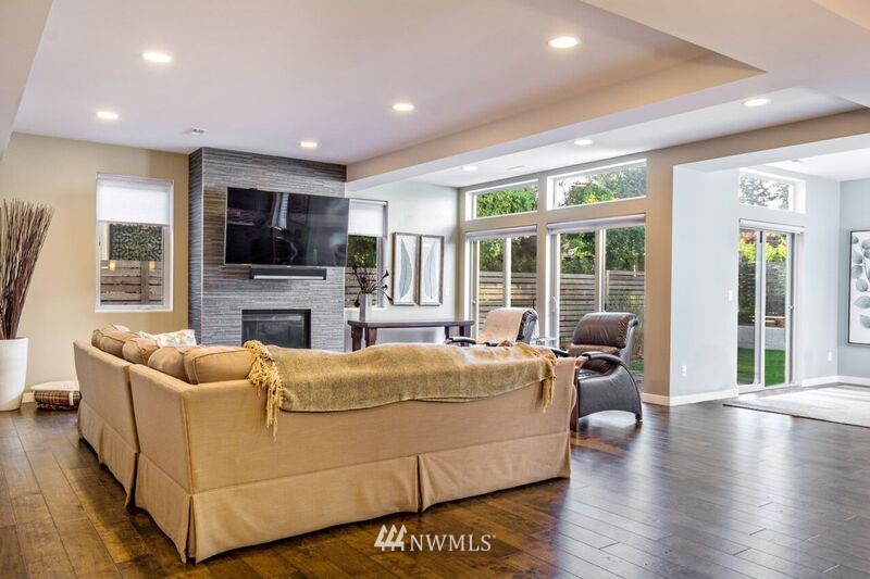 4628 Southwest Myrtle Street Seattle, WA 98136 - Photo 2 of 25 Gallery Image 2