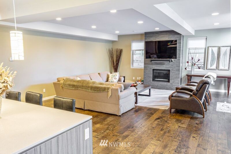 4628 Southwest Myrtle Street Seattle, WA 98136 - Photo 3 of 25 Gallery Image 3