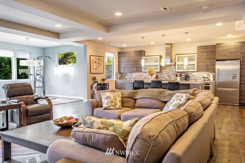 4628 Southwest Myrtle Street Seattle, WA 98136 - Photo 4 of 25 Gallery Image 4