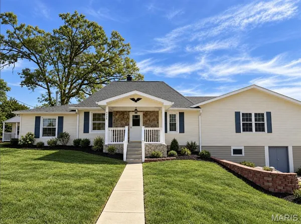 $425,000 | 5434 State Rd H, De Soto, MO 63020